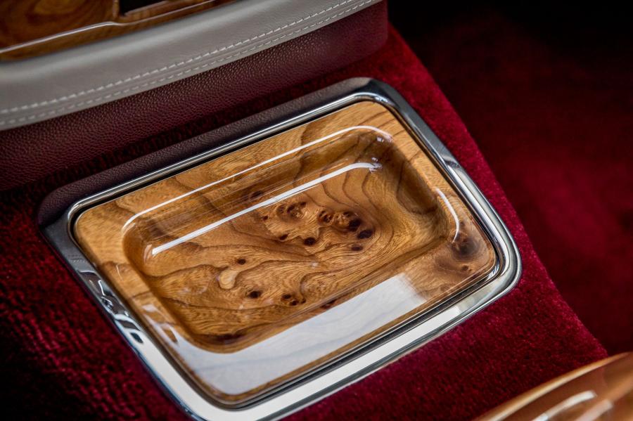 Детали интерьера Rolls-Royce Phantom EWB 2007 года  (NA) (фото 48 из 105)